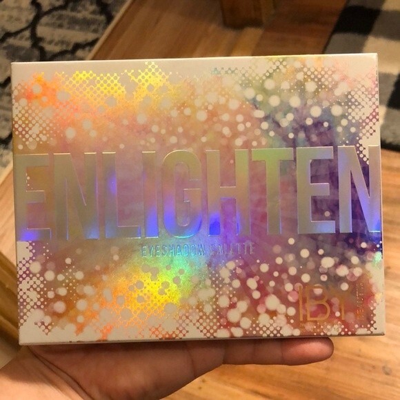 Enlighten eyeshadow palette by IBY beauty - Picture 3 of 8